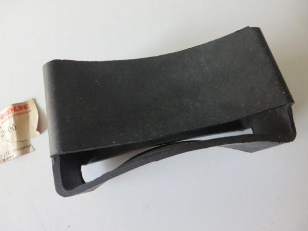 Yamaha Original Yamaha Battery Holder Rubber – Part Number 3T2-82122-00 | MG-Teileshop 3T2-82122-00 Genuine spare part – MG-T