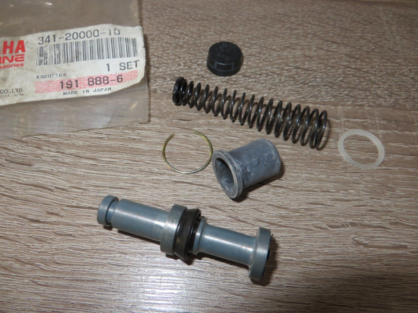 Yamaha Hauptbremszylinder Satz vorne RD250 RD350 XS650 TX750 341-20000-10 NOS 341-20000-10 Original Ersatzteil – MG-Teileshop