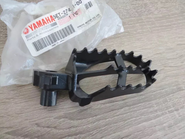 Yamaha Fußraste rechts YZ85 YZ125 YZ250 YZ400 WR250F WR450F 5ET-27421-00 NEU 5ET-27421-00 Original Ersatzteil – MG-Teileshop