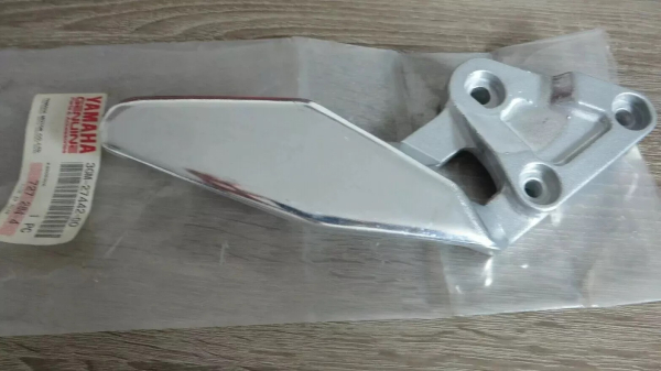 Yamaha FZR1000 footrest holder bracket 3GM-27442-00 NEU 3GM-27442-00 Genuine spare part – MG-Teileshop