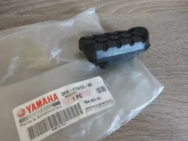 Yamaha XT125 R XT125 X footrest cover 3D6-F7413-00 Original NEU 3D6-F7413-00 Genuine spare part – MG-Teileshop