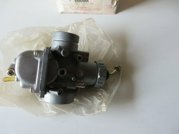 Yamaha Vergaser rechts RD250 LC carburetor RH 4L2-14102-00 Original NEU