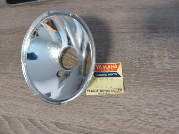 Yamaha Scheinwerfer Reflektor RD125 AS3 reflector 183-84323-41  NOS 183-84323-41 Original Ersatzteil – MG-Teileshop