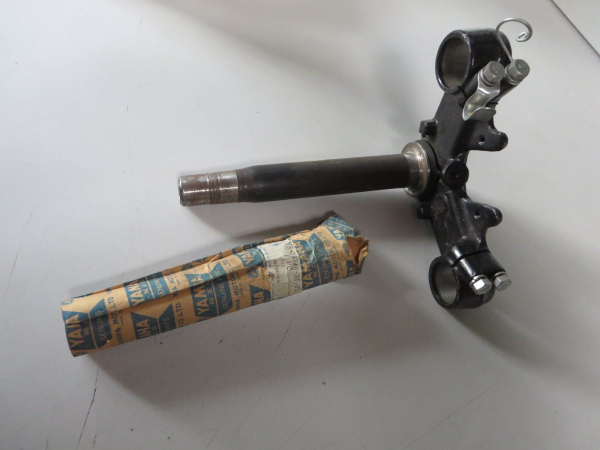 Yamaha Gabeljoch RS100 1Y8 fork under bracket 1Y8-23340-31-33 Original NOS 1Y8-23340-31-33 Original Ersatzteil – MG-Teileshop