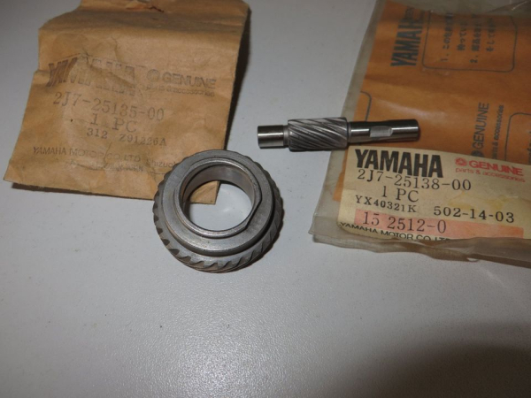 Yamaha Tachoantrieb TY50M DT50M gear drive meter 2J7-25135-00 Original 2J7-25135-00 Original Ersatzteil – MG-Teileshop