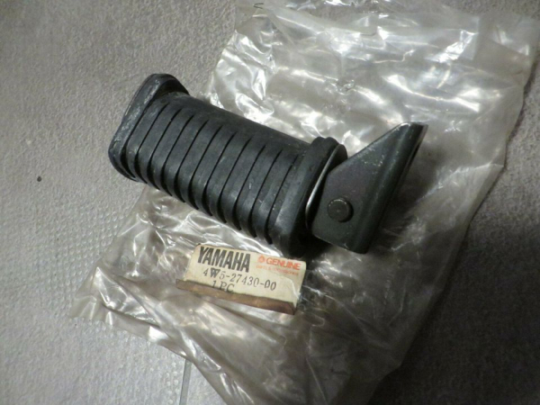 Yamaha Rear Left Footrest XS1100 S – Original NEW at 4W5-27430-00 Genuine spare part – MG-Teileshop