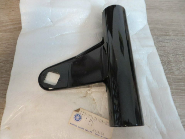 Yamaha Lampenhalter rechts XS500 lamp holder RH  1J3-23131-01-33 NOS