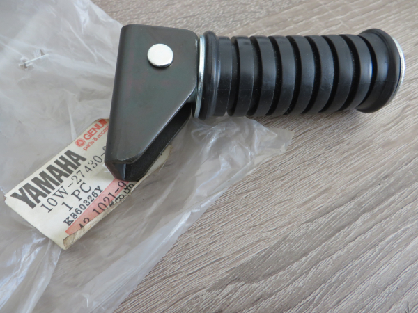 Yamaha Fußraste hinten RD80 LCII RD125 LC rear footrest 10W-27430-00 original NEU 10W-27430-00 Original Ersatzteil – MG-Teile