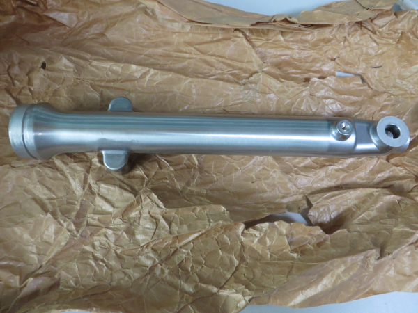 Yamaha RD50M FS1 DX tube outer left 2U2-23126-00 original NOS 2U2-23126-00 Genuine spare part – MG-Teileshop