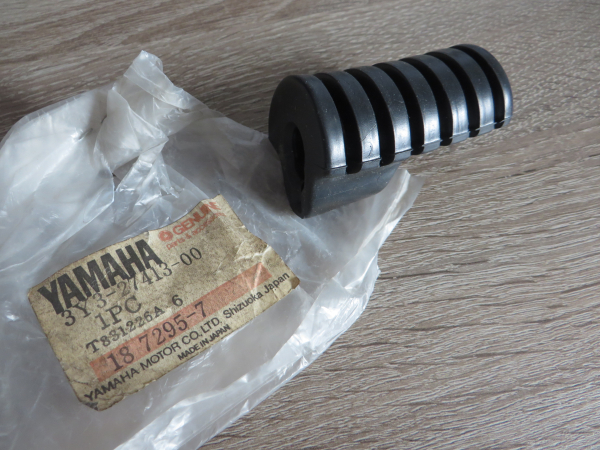 Yamaha Fußrastengummi vorne XT250 footrest cover 3Y3-27413-00 Original NEU 3Y3-27413-00 Original Ersatzteil – MG-Teileshop