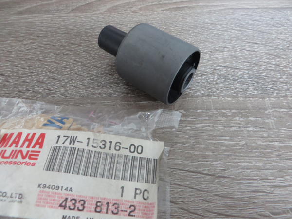 Yamaha Motoraufhängung DT80 LCI RD80 LCI RD80 LCII damper engine mount 17W-15316-00 17W-15316-00 Original Ersatzteil – MG-Tei