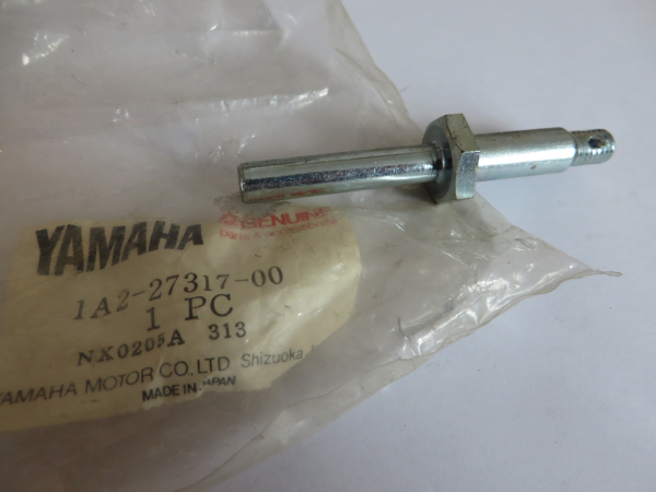 Yamaha Seitenständer Schraube RD250 RD400 bolt side stand 1A2-27317-00 Original NEU 1A2-27317-00 Original Ersatzteil – MG-Tei