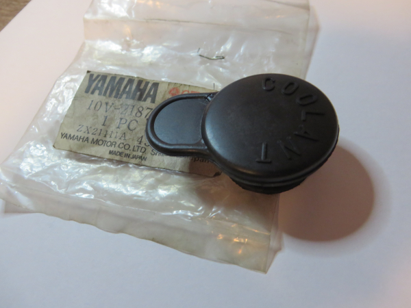 Yamaha Deckel Kühlwasserbehälter DT125 LC DT125R TDR125 DT80 LCI LCII XTZ660 Tenere XTZ750 Original NEU 10V-21875-00 Original