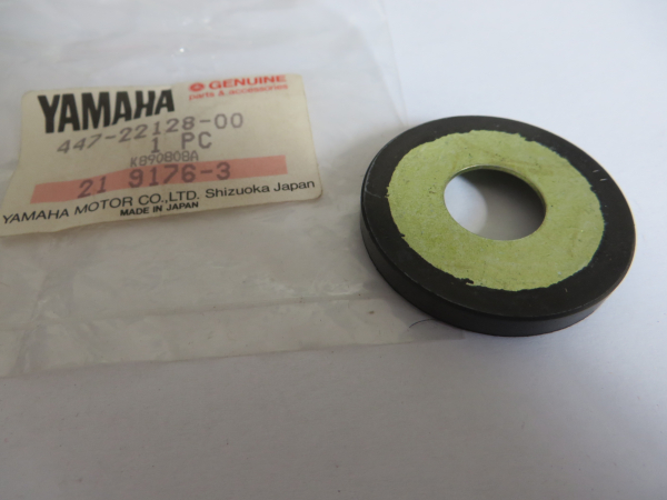 Yamaha Staubkappe Hinterrad Schwinge RD250 LC RD350 LC XS650 dust cover rear swing arm 447-22128-00