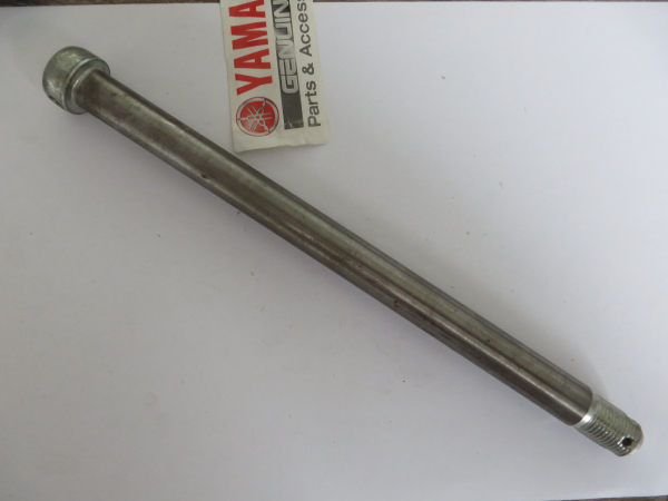 Yamaha Radachse hinten DS6 DS7 R5 RD250 RD350 RD400 SR500 XT500 XT250 YR1 YR2 DT1 DT360 150-25381-00 Original 150-25381-00 Or