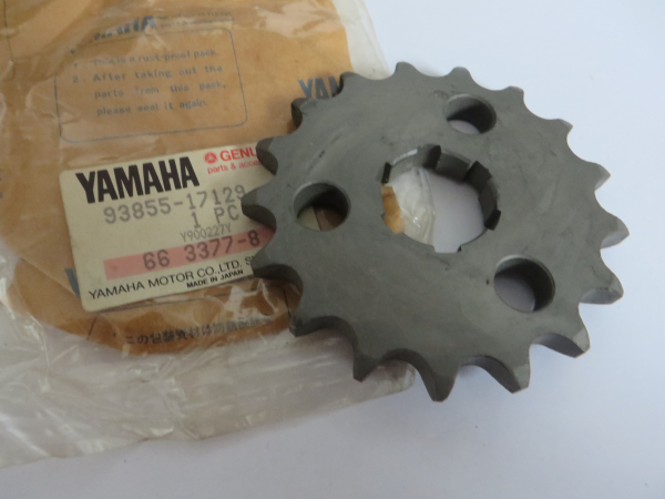 Yamaha Ritzel 17 Zähne XS650 TX750 XS1 XS2 TX650 sprocket Original NEU 93855-17129 256-17461-00 256-17461-00 256-17461-70 256
