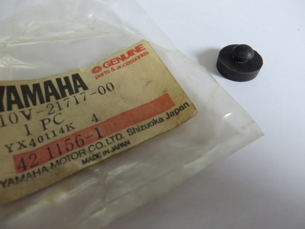 Yamaha Befestigungsgummi Seitendeckel DT80 LCI DT125 LC RD500 damper side cover 10V-21717-00 Original 10V-21717-00 Original E