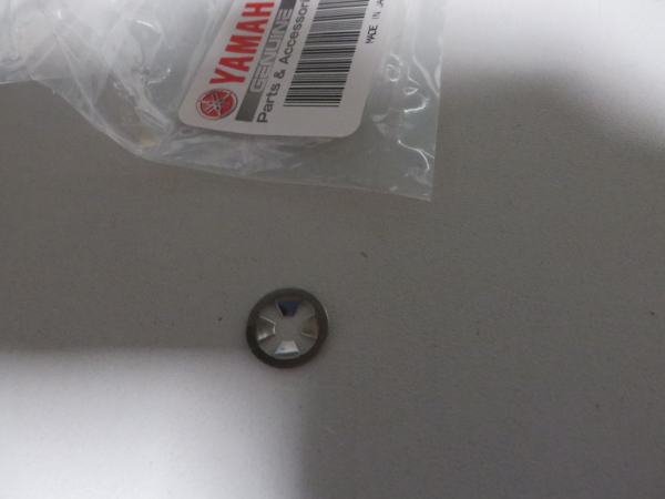 Yamaha Befestigungsklammer für Chappy LB50 LB80 Auspuffemblem 90183-04005 Original NEU 90183-04005 Original Ersatzteil – MG-T