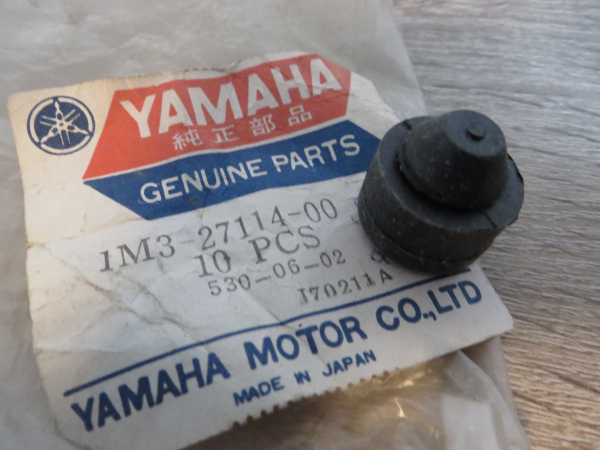 Original Yamaha Hauptständer-Anschlag 1M3-27114-00 – Ansicht des Gummipuffers in Nahaufnahme.