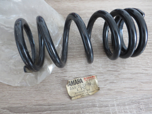 Yamaha XV1000 TR1 XV920 rear shock spring 5A8-22212-00 Original NOS 5A8-22212-00 Genuine spare part – MG-Teileshop