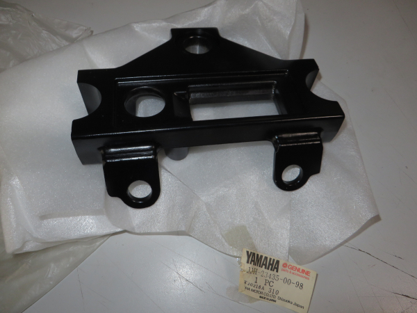 Yamaha XZ550 crown handle 11H-23435-00-98 Original NEU 11H-23435-00-98 Genuine spare part – MG-Teileshop