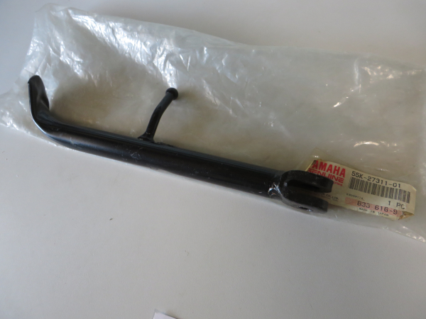 Yamaha Side Stand RD80 LCII RD125 LC – Original NOS at 55K-27311-01 umgeschlüsselt von 10W-27311-00 Genuine spare part – MG-T