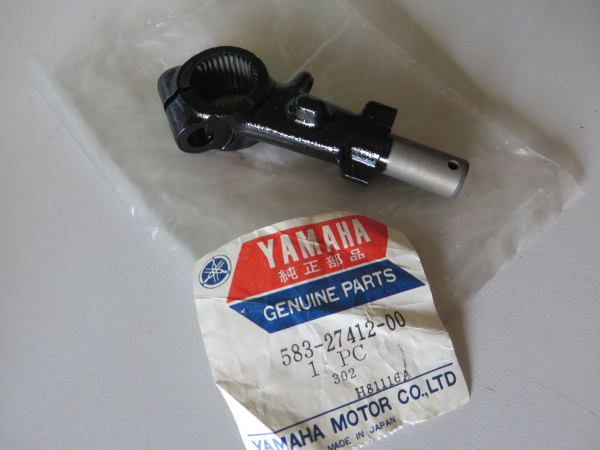 Yamaha Left Footrest Bracket XT500 TT500   2Y0-27412-00-33 Original New 2Y0-27412-00-33 Genuine spare part – MG-Teileshop