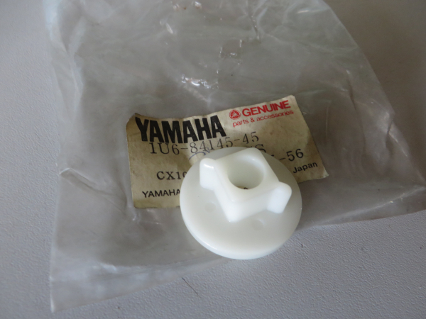 Yamaha Befestigung Scheinwerfer XT500 collar headlight 1U6-84145-45 Original 1U6-84145-45 Original Ersatzteil – MG-Teileshop