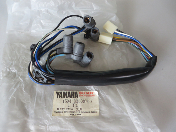 Yamaha XS400 DOHC 12E cord socket 16M-83509-00 16M-83509-00 Genuine spare part – MG-Teileshop