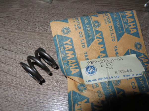 Yamaha Rebound Feder Vordergabel SR500 XS650SE rebound spring 2F0-23151-00 Original NEU