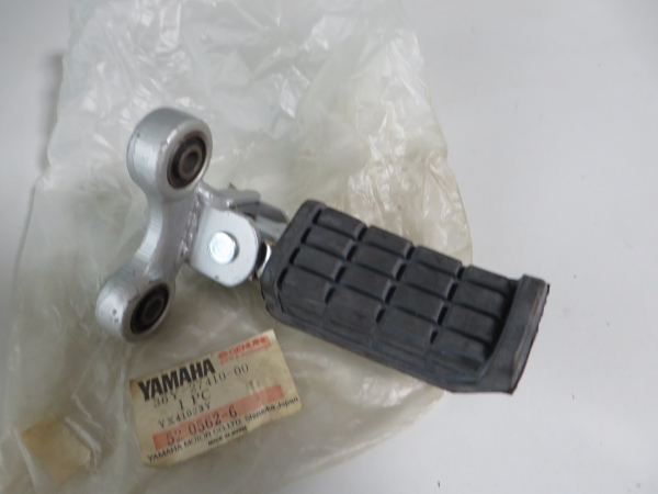 Yamaha Fussraste Fußraste vorne links FJ1100 FJ1200 front footrest left Original  Original Ersatzteil – MG-Teileshop