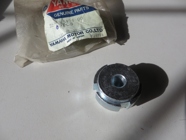 Yamaha Lenkkopf Mutter FT1 J JT1 nut fitting 288-23454-00 Original NEU 288-23454-00 Original Ersatzteil – MG-Teileshop
