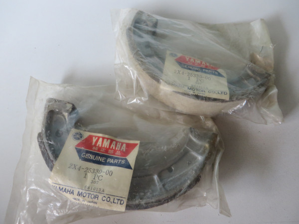 Yamaha Bremsbacken hinten IT250 YZ250 IT400 IT425 YZ400 YZ465  BRAKE SHOE 2X4-25330-00 Original 2X4-25330-00 Original Ersatzt