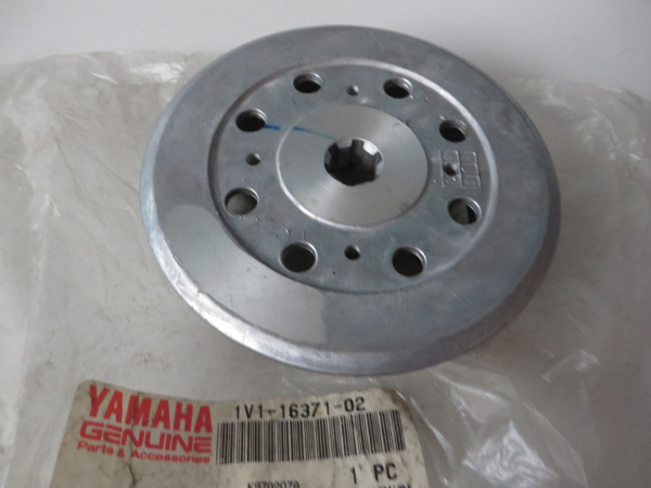 Yamaha Kupplungsnabe DT80 LCII YZ80 Boss Clutch 1V1-16371-02 Original NEU