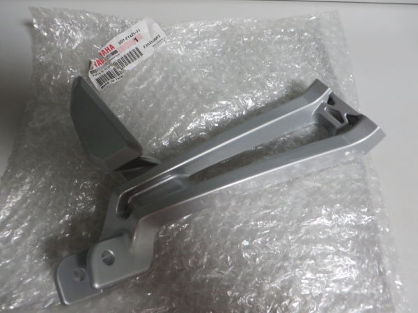 Yamaha Sozius Fußraste Fussraste rechts YZF-R125 MT125 rear footrest NEU  Original Ersatzteil – MG-Teileshop