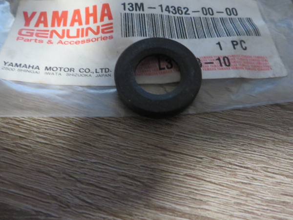 Yamaha Vergaserdichtung Ansaugstutzen RD50MX Typ 13M insulating bush 13M-14362-00 Original NEU