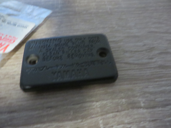 Yamaha Deckel Bremsflüssigkeitsbehälter TT600 TDR125 DT125R DT50R XT600 XT600Z Tenere FZR1000 YSR80 2KF-25852-02 2KF-25852-01