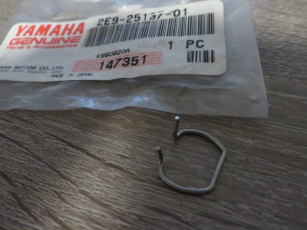 Yamaha Befestigungsspange für Tachowelle CW50 BW`S 4BX 2E9-25137-01 Original 2E9-25137-01 Genuine spare part – MG-Teileshop