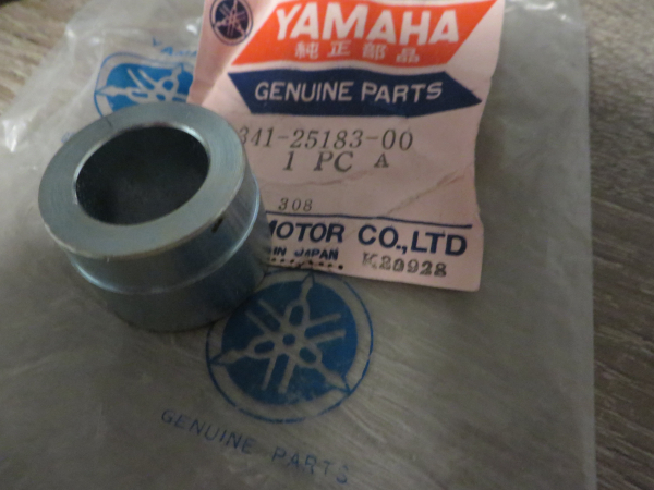 Yamaha Radlager Hülse vorne SR500 RD250 RD350 RD400 XS2 TX750 XS500 XS650 XS750 XS850 XS1100 Original  Original Ersatzteil –