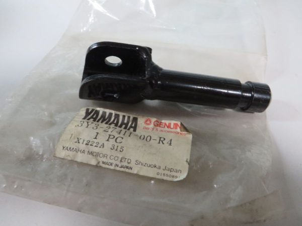 Yamaha XT250 footrest LEFT 3Y3-27411-00-R4 Original NEU 3Y3-27411-00-R4 Genuine spare part – MG-Teileshop