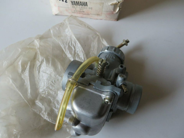 Yamaha Vergaser rechts RD250 LC carburetor RH 4L2-14102-00 Original NEU