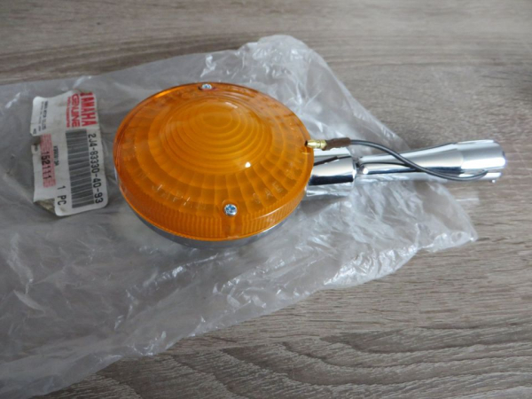 Yamaha Blinker hinten SR500 XJ650 rear flasher Original NOS 2J4-83330-40-93 Genuine spare part – MG-Teileshop