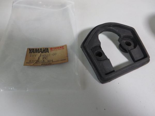 Yamaha Rücklicht Unterlage DT80 LCI DT125 LC XT350 10V-84527-00 Original NOS 10V-84527-00 Original Ersatzteil – MG-Teileshop