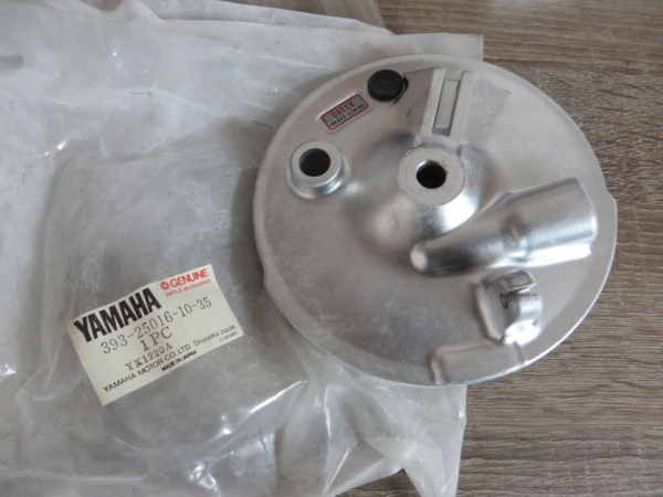 Yamaha vordere Bremsankerplatte LB50 LB80 Chappy GT50 GT80 393-25016-10-35 NEU 393-25016-10-35 Original Ersatzteil – MG-Teile