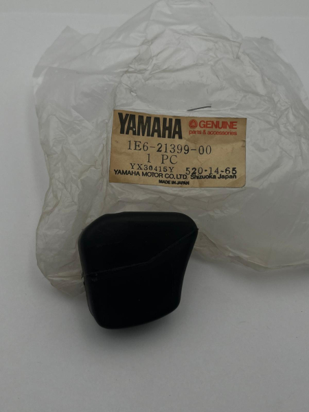 Yamaha KAPPE, WERKZEUGKASTEN XT500 CAP, BATTERY BOX 1E6-21399-00 ORIGINAL NEU 1E6-21399-00 Original Ersatzteil – MG-Teileshop