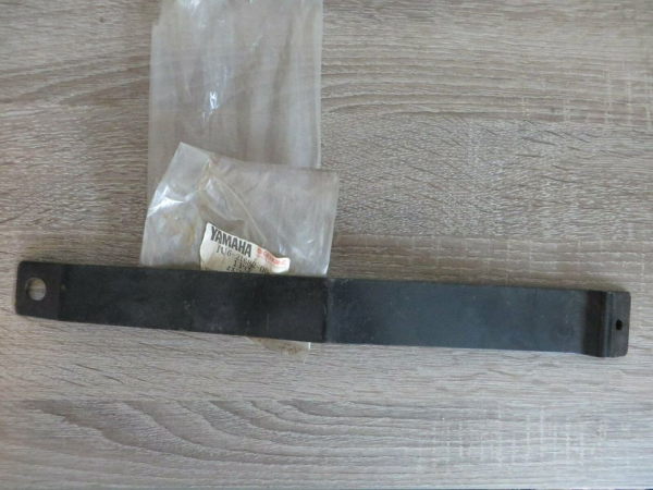 Yamaha Stütze Kennzeichenhalter XT500 plate license stay Original 1U6-21682-00 Original Ersatzteil – MG-Teileshop