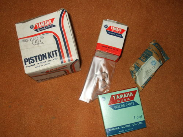 Yamaha Kolben Kit 2. Übermaß LB50 Chappy LB3-M Bop TY50M piston set 353-11630-21 Original NEU 353-11630-201 Original Ersatzte