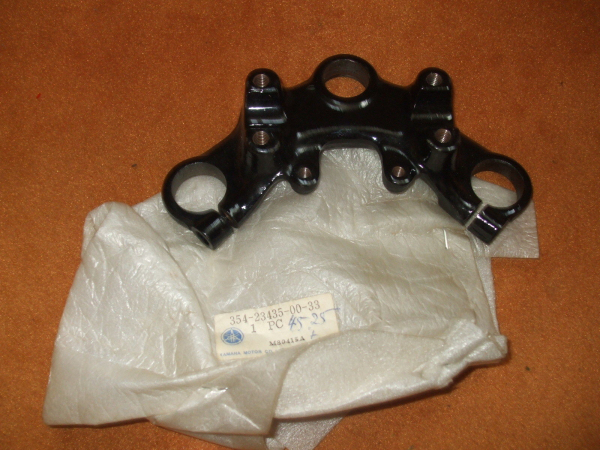 Yamaha TY50M DT50M DT100 YZ80 Gabelbrücke Lenkerkrone Crown Handle Original NEU 354-23435-00-33 Genuine spare part – MG-Teile