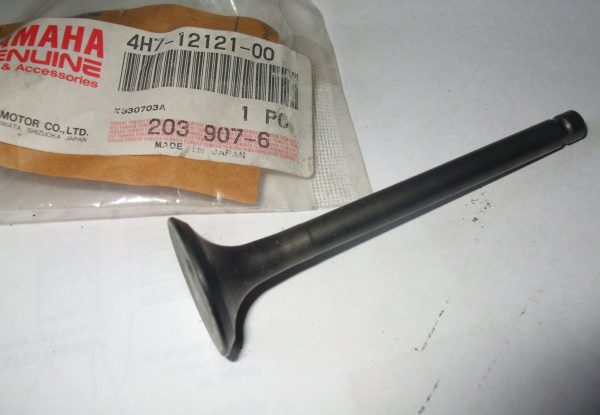 Yamaha Auslass Ventil XJ650 Turbo XJ750 XJ750 SECA Valve Exhaust 4H7-12121-00 Original 4H7-12121-00 Original Ersatzteil – MG-