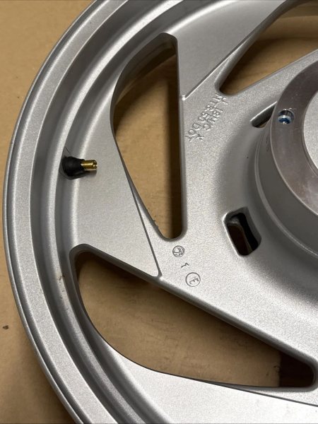 Suzuki VZR1800 Felge Vorne Front Rim Genuine 54111-48G00-YD8